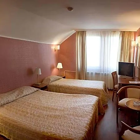 Aneli Hotel 3*
